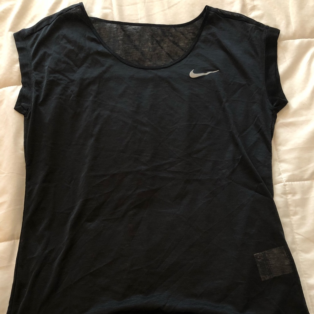 Nike women’s dri fit cool breeze running shirt
